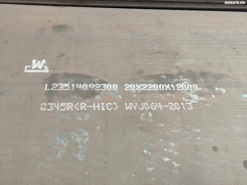 11月29日,河鋼集團舞鋼公司研發生產的一批超長高端容器鋼板順利通過馬來西亞客戶的現場見證檢驗,各項性能指標完全優于合同要求,將如期發往客戶,用于馬來西亞某清潔能源項目的天然氣管道制作。 集團強調,要突出“四個更加關注”,堅定不移貼近市場和客戶,充分釋放區位、裝備、技術等優勢,加快由生產型企業向“制造+服務”型企業轉變。舞鋼深入貫徹落實集團工作要求,充分利用在寬厚板領域的技術優勢,貼近市場需求,突出“四個更加關注”,做好針對海外客戶的技術服務,穩步拓寬舞鋼寬厚板的海外市場。 9541fe68502f1ece2785f98dc10bb05b.jpg 在與馬來西亞某客戶深度對接中,舞鋼了解到該客戶急需一種高端容器鋼板用于某能源項目建設,但因為鋼板生產難度大,要求的交貨期短,此前已有多個鋼廠望而卻步。在深度了解客戶需求的基礎上,舞鋼毫不猶豫地承接了該單合同。針對該批鋼板各項性能指標要求高,生產流程須符合美國ASTM、ASME標準,且全部是超長鋼板的實際情況,舞鋼充分發揮技術優勢,為其設計專屬的供貨方案,解決了客戶諸多技術性難題。 研發過程中,舞鋼依托雄厚的專業技術實力,優化冶煉工藝,創新軋制與熱處理工藝,在確保產品各項性能指標均優于客戶需求的前提下,提高了生產效率,滿足了客戶對合同交貨期的特殊需求,贏得了客戶好評。 11月29日,河鋼集團舞鋼公司研發生產的一批超長高端容器鋼板順利通過馬來西亞客戶的現場見證檢驗,各項性能指標完全優于合同要求,將如期發往客戶,用于馬來西亞某清潔能源項目的天然氣管道制作。 集團強調,要突出“四個更加關注”,堅定不移貼近市場和客戶,充分釋放區位、裝備、技術等優勢,加快由生產型企業向“制造+服務”型企業轉變。舞鋼深入貫徹落實集團工作要求,充分利用在寬厚板領域的技術優勢,貼近市場需求,突出“四個更加關注”,做好針對海外客戶的技術服務,穩步拓寬舞鋼寬厚板的海外市場。 9541fe68502f1ece2785f98dc10bb05b.jpg 在與馬來西亞某客戶深度對接中,舞鋼了解到該客戶急需一種高端容器鋼板用于某能源項目建設,但因為鋼板生產難度大,要求的交貨期短,此前已有多個鋼廠望而卻步。在深度了解客戶需求的基礎上,舞鋼毫不猶豫地承接了該單合同。針對該批鋼板各項性能指標要求高,生產流程須符合美國ASTM、ASME標準,且全部是超長鋼板的實際情況,舞鋼充分發揮技術優勢,為其設計專屬的供貨方案,解決了客戶諸多技術性難題。 研發過程中,舞鋼依托雄厚的專業技術實力,優化冶煉工藝,創新軋制與熱處理工藝,在確保產品各項性能指標均優于客戶需求的前提下,提高了生產效率,滿足了客戶對合同交貨期的特殊需求,贏得了客戶好評。