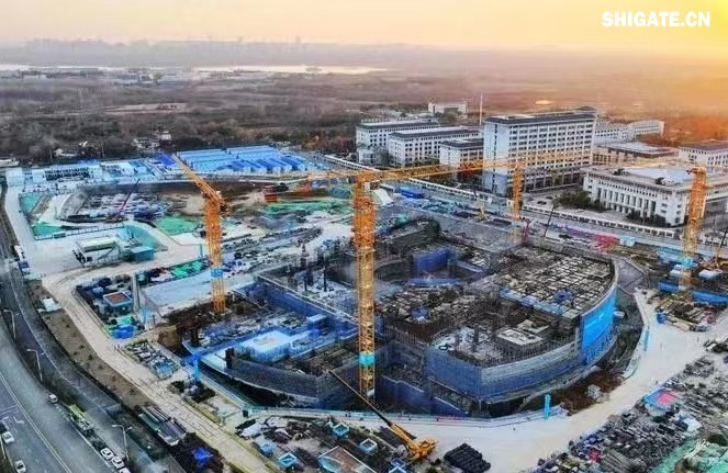 1月11日，河鋼集團舞鋼公司生產的一批高端鋼板發往客戶，將用于又一項“國之重器”——安徽合肥加快建設聚變能實驗裝置（BEST）項目的關鍵部位制造。  舞鋼公司深入貫徹落實集團戰略部署，緊盯高端客戶的需求，發揮自身技術優勢，研發生產更多的高端特種鋼板，打造更多的“國之重器”。針對客戶志在通過該項目打造“世界首個緊湊型聚變能實驗裝置”的目標，舞鋼公司高端高效益產品攻關團隊不斷優化營銷方案，通過提供“一攬子”解決方案，贏得了客戶的認可。在研發過程中，公司優化工藝方案，在軋制環節增加兩項創新措施，并強化質量過程管控，確保了鋼板表面質量和內部質量全部優于客戶需求，并按期交貨。  微信圖片_20250220083851.jpg  安徽合肥加快建設聚變能實驗裝置（BEST）項目總用地面積約16萬平方米，總建筑面積約15萬平方米。該裝置作為全超導托卡馬克核聚變實驗裝置（EAST）的后續項目，將在第一代EAST裝置的基礎上，首次演示聚變能發電，并有望率先建成世界首個緊湊型聚變能實驗裝置。